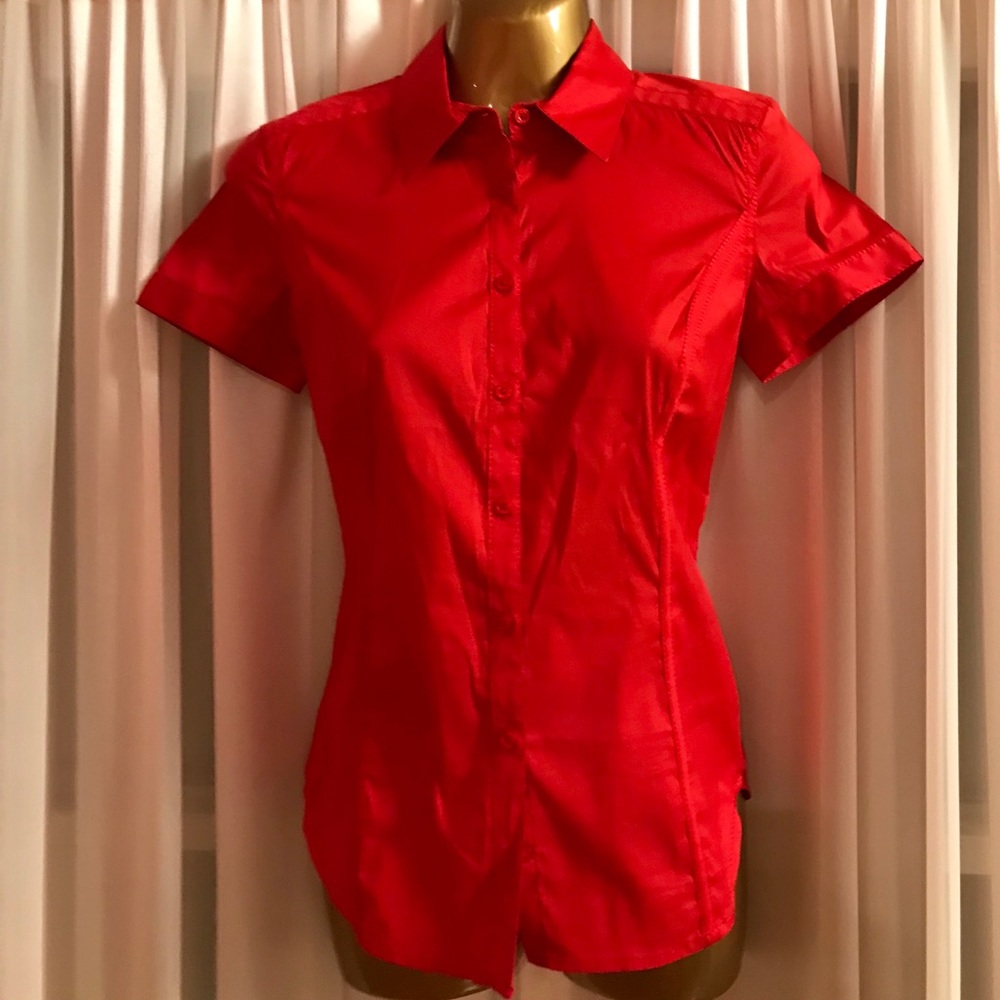 Fitted red shirt/blouse.